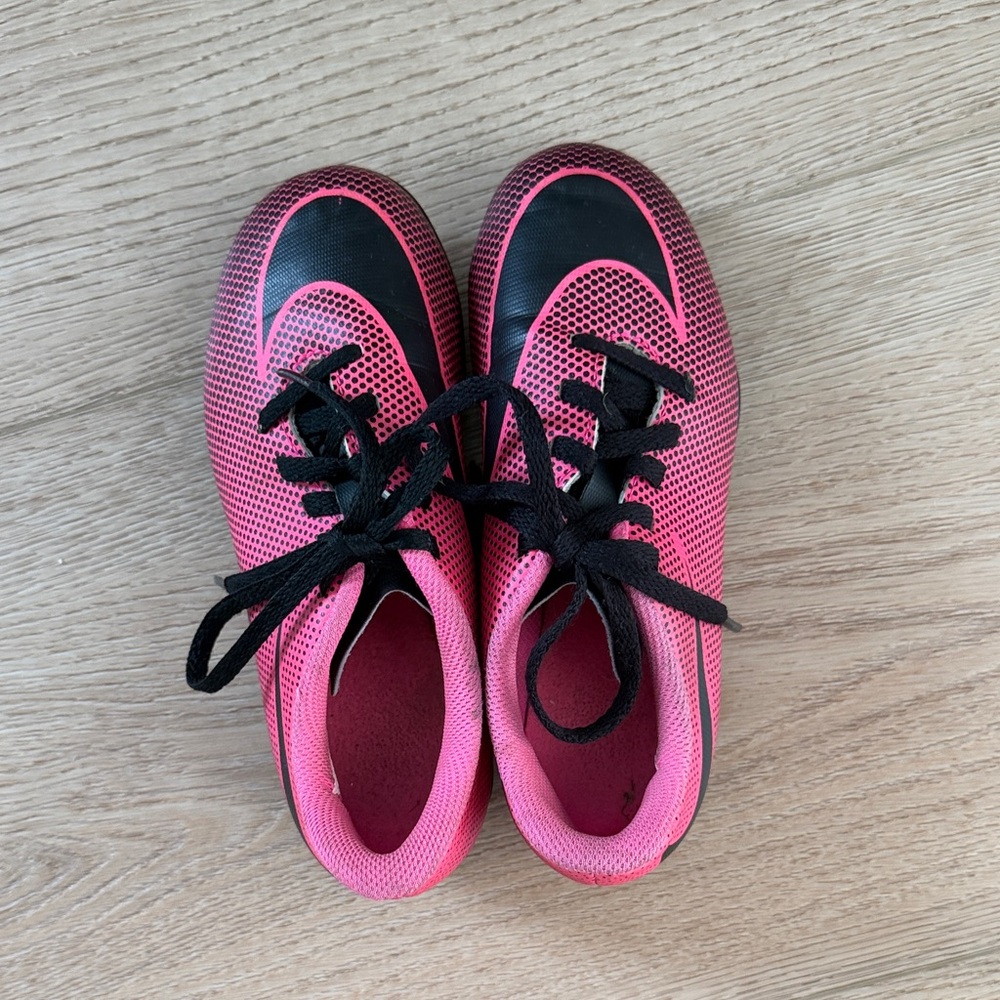 Nike Kids Soccer Cleats Size US 12